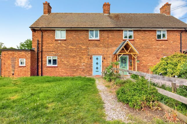 3 bed property, in Manor Estate, £300,000