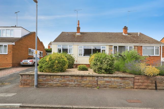 2 bed property, in Dunnington Avenue, £220,000