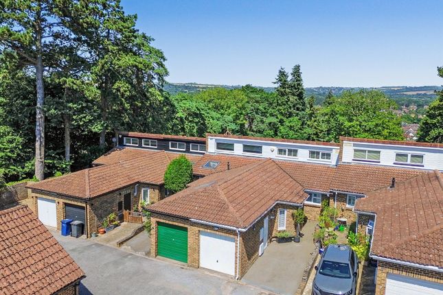 2 bed property, in Godalming, £550,000