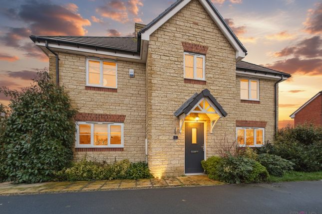 3 bed property, in Signal Road, £425,000