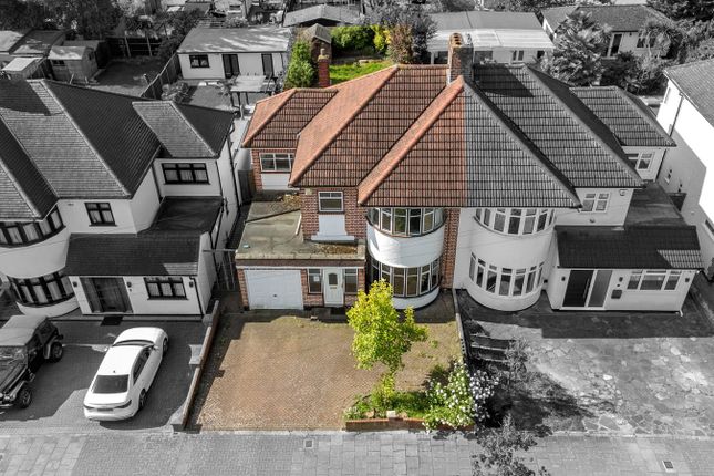 5 bed property, in Vernon Drive, £765,000