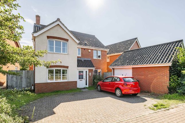 6 bed property, in Dow Close, £325,000