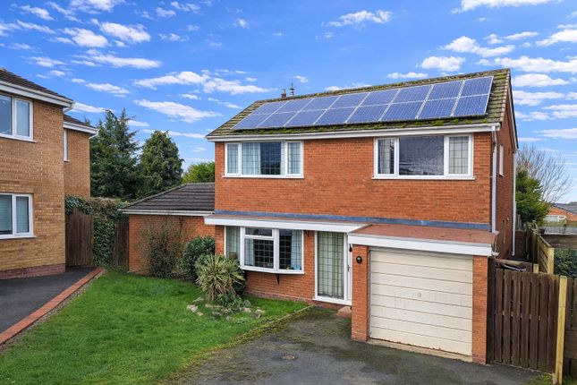 5 bed property, in Woodrow Crescent, £600,000