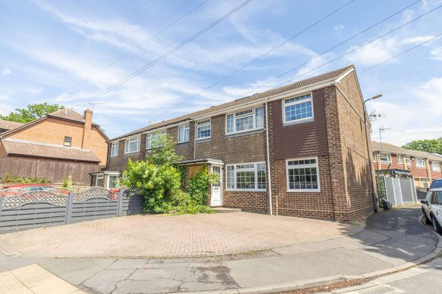 5 bed property, in Burnham Lane, £595,000