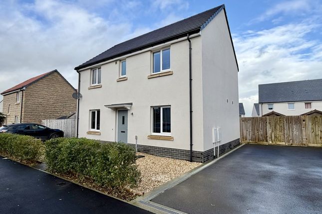 3 bed property, in Ash Mead, £300,000