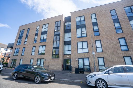 2 bed property, in Heriot Street, £110,000