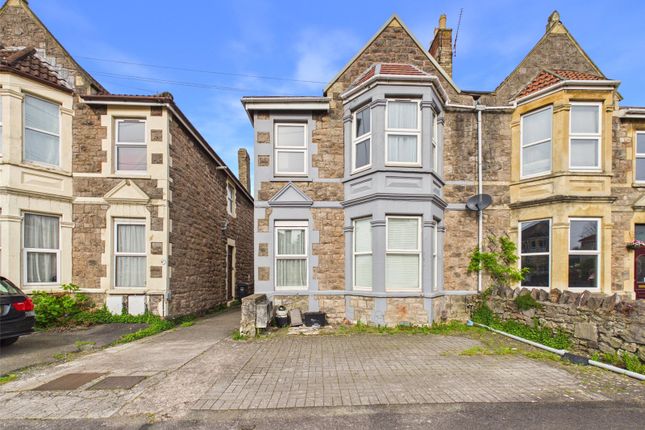 2 bed property, in Osborne Road, £100,000