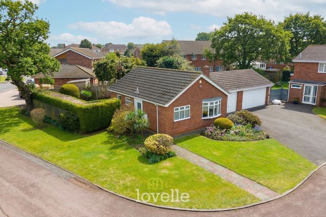 2 bed property, in Heathfield Court, £215,000