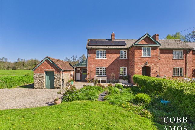 2 bed property, in Noke Lane, £310,000