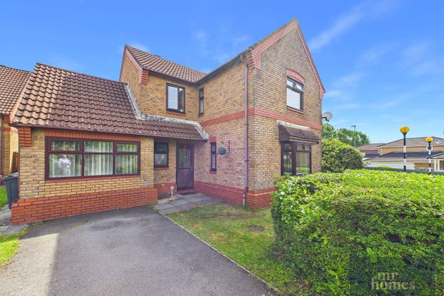 4 bed property, in Woosnam Close, £475,000