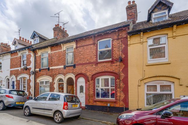 2 bed property, in Carlton Street, £179,995