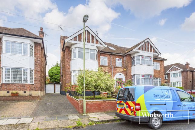 5 bed property, in Oakdene Park, £925,000