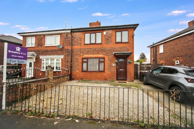 3 bed property, in Redwood Avenue, £180,000