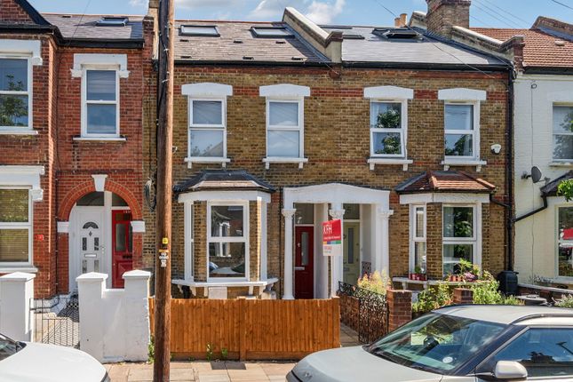 2 bed property, in Trevelyan Road, £475,000