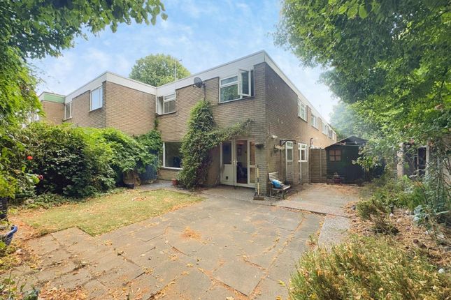 4 bed property, in Caswell Close, £315,000