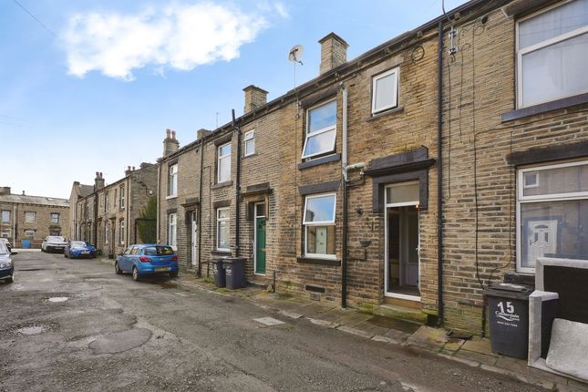 1 bed property, in William Henry Street, £65,000