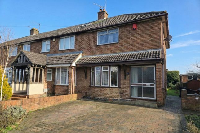 3 bed property, in Windmill Road, £200,000