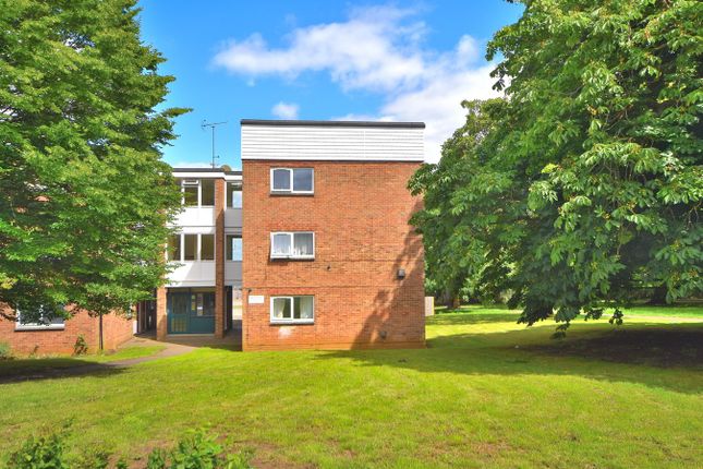 1 bed property, in Hunsbarrow Road, £120,000