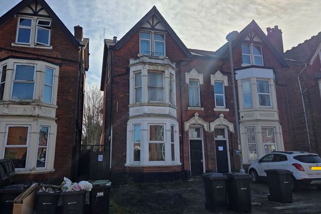 6 bed property, in 324 Gillott Road, £390,000