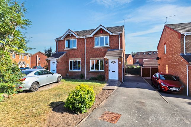 2 bed property, in Lomond Way, £190,000
