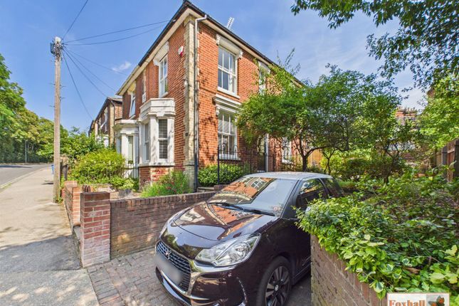 2 bed property, in Spring Road, £230,000