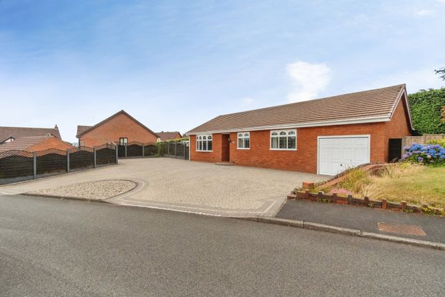 3 bed property, in Queens Gardens, £400,000