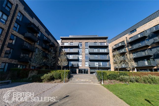 2 bed property, in George Street, £275,000