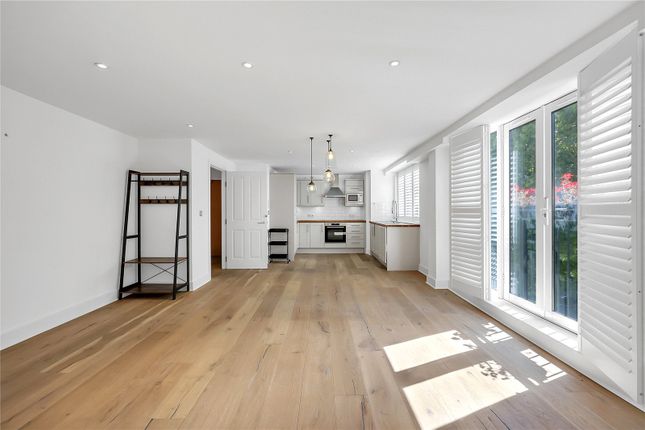 2 bed property, in Banner Street, £775,000