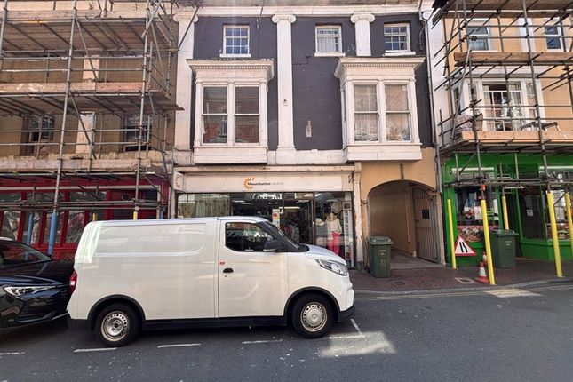 2 bed property, in Pier Street, £66,000