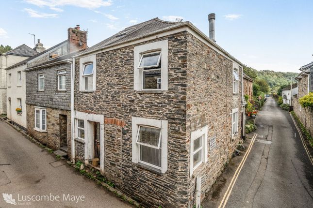 3 bed property, in Old Road, £230,000
