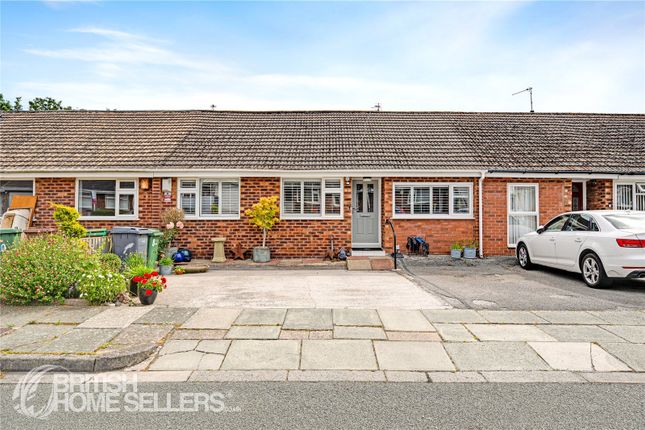 2 bed property, in Howbeck Close, £290,000
