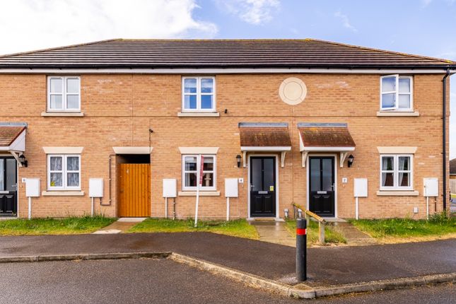 2 bed property, in Picketts Way, £139,950