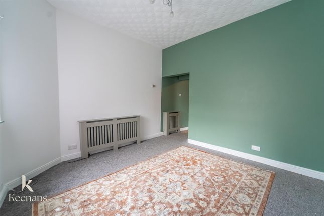 2 bed property, in Newchurch Road, £110,000
