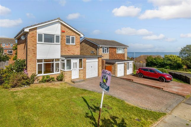 3 bed property, in Meadow Walk, £450,000