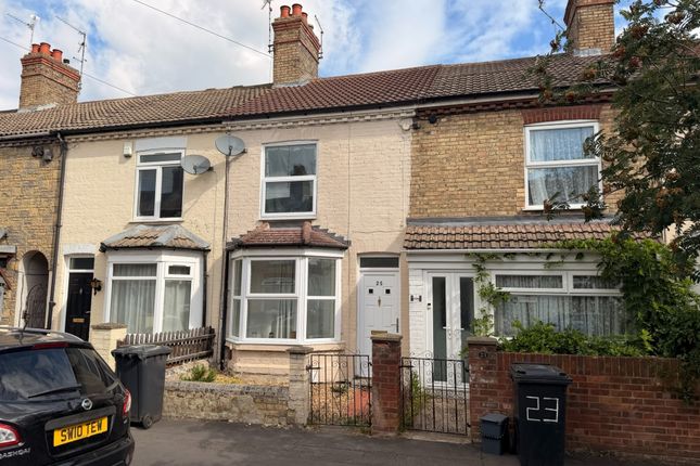 2 bed property, in Silver Street, £80,000