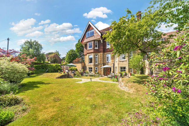 4 bed property, in Knoll Road, £835,000