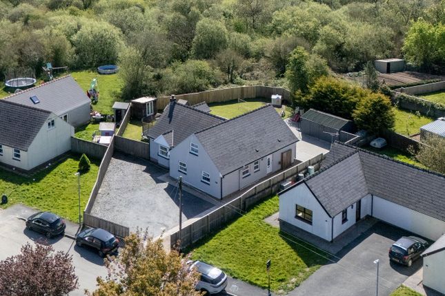 5 bed property, in Lamborough Crescent, £375,000