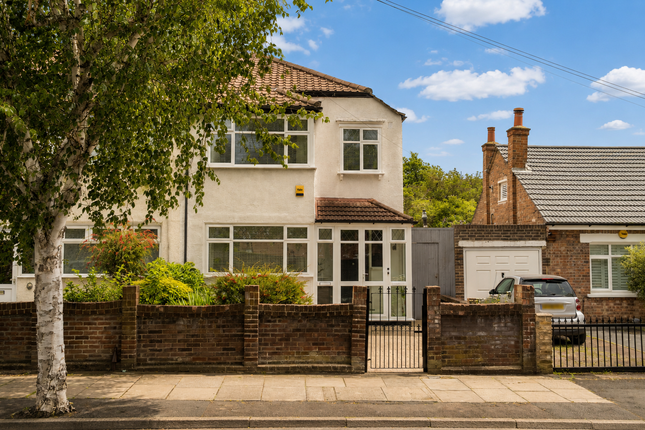 3 bed property, in Meopham Road, £550,000