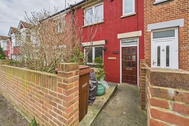 2 bed property, in Pagitt Street, £215,000