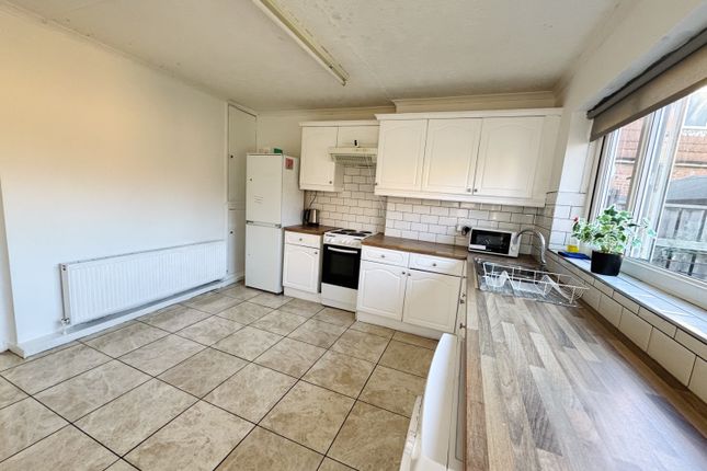 2 bed property, in Shinwell Terrace, £55,000