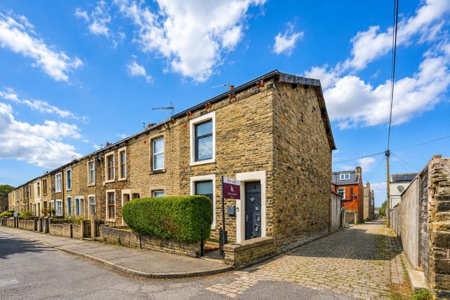2 bed property, in Adelaide Street, £120,000