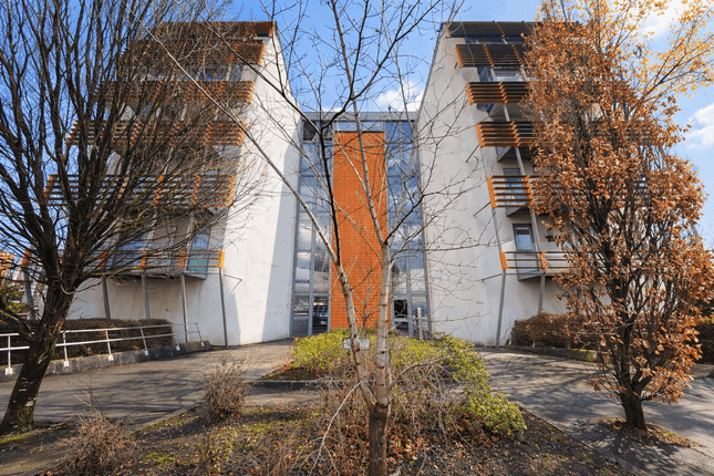 2 bed property, in Radcliffe House, £130,000
