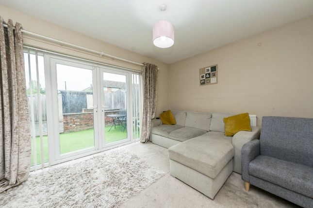 1 bed property, in Broom Place, £150,000