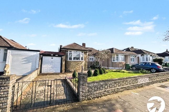 2 bed property, in Wren Road, £425,000
