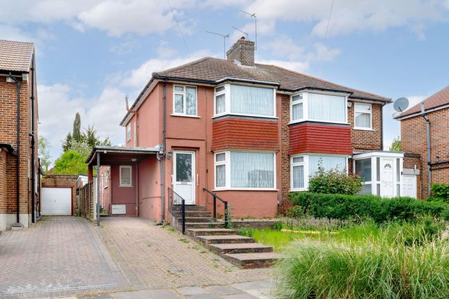 3 bed property, in Netherby Gardens EN2, £699,995