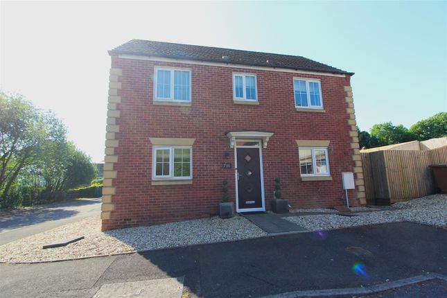 3 bed property, in Field Close, £293,500