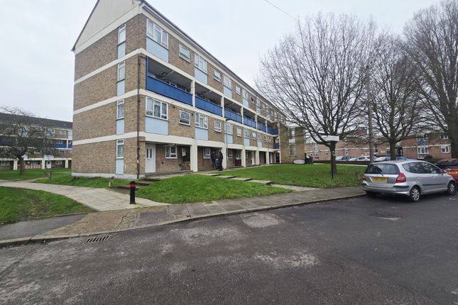 2 bed property, in Romney Court, £310,000