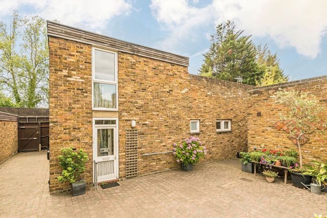 3 bed property, in Fairacre, £499,950