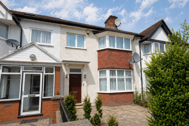 3 bed property, in Allan Way, £725,000