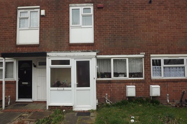 4 bed property, in Queens Close, £220,000